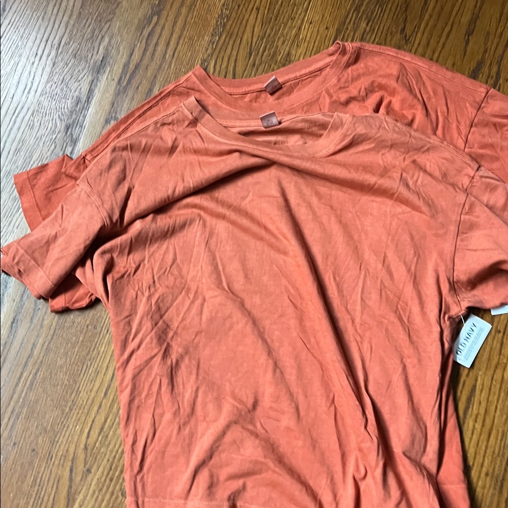 Old Navy Rust colored  T-Shirt at top hips NWT size L set of two